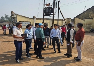 गणतंत्र दिवस की तैयारियों के संबंध में कलेक्टर ने रविशंकर स्टेडियम ग्राउंड का किया निरीक्षण