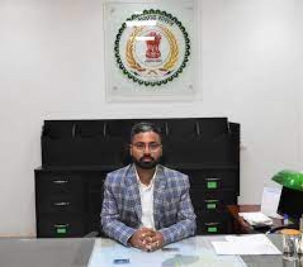महासमुंद : नए कलेक्टर श्री निलेशकुमार क्षीरसागर ने संभाला पदभार