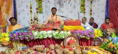 देवी मां की अराधना से होता है सभी दुखों का हरण : पंडित शर्मा