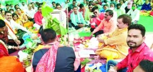 मांग पूरा कराने सचिवों ने किया सद्बुद्धि यज्ञ और सत्यनारायण पूजा