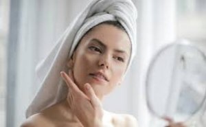 चेहरे की ढीली स्किन में कैसे लाएं कसाव, जानिए यहां असरदार तरीका