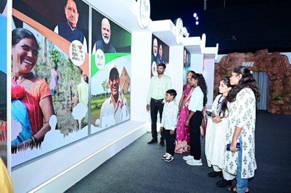 डिजिटल प्रदर्शनी में दिख रही छत्तीसगढ़ की 25 वर्षों की विकास यात्रा