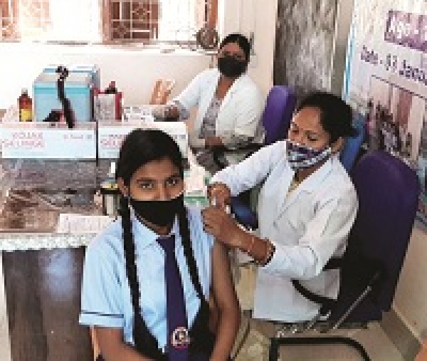 कोरोना संक्रमण से सुरक्षा के लिए 15 से 18 वर्ष आयु वर्ग के लोगों का टीकाकरण शुरू