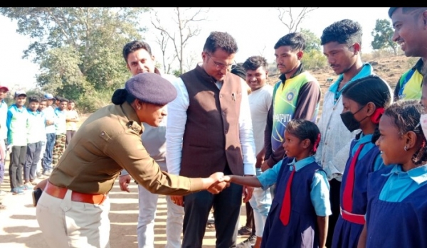 ग्राम रहिमान कापा में क्रिकेट प्रतियोगिता का शुभारंभ