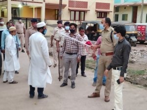 लॉक डाउन का पालन कराने सड़कों और गलियों में घूमे आयुक्त और सीएसपी ब्राह्मण पारा में किए  1500 फाईन, केलाबाड़ी में 4 लोगों पर लगाया जुर्माना ....