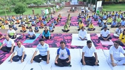 सिविक सेंटर में मनाया गया 11वां अंतरराष्ट्रीय योग दिवस, नागरिकों ने बढ़-चढ़कर लिया भाग