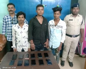 भीड़भाड़ का फायदा उठाकर मोबाइल चोरी करने वाले 03 आरोपी पकड़ाए