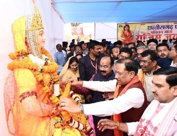 राजिम त्रिवेणी संगम में आयोजित भक्त माता राजिम जयंती महोत्सव में शामिल हुए मुख्यमंत्री साय