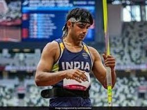 गोल्ड मेडल लाने वाले नीरज चोपड़ा पर इनामों की बरसात, हरियाणा-पंजाब के साथ कई ऐलान