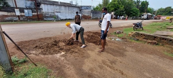 महीनो से नहीं भरे अमृत मिशन के द्वारा खोदे गए गड्ढे , निगम के जिम्मेदार अधिकारी मौन ?