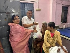 अधिकमास अमावस्या पर जन समर्पण सेवा संस्था ने निभाया मानव सेवा का संकल्प, वृद्धाश्रम और जरूरतमंदों को कराया भोजन व वितरित की आवश्यक सामग्री