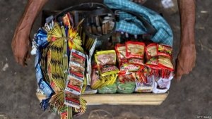 लाकडाउन में कुछ कंगाल,तो कुछ लाल  दुगने दामों में बेचे जा रहे हैं,गुड़ाखू व गुटखा पाउच