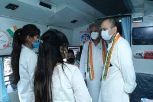 मुख्यमंत्री  ने  दाई-दीदी क्लिनिक और  धनंवतरी जेनरिक मेडिकल स्टोर का किया निरीक्षण..