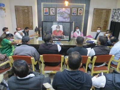 महापौर परिषद में विभिन्न विषयों पर चर्चा एवं स्वीकृति
