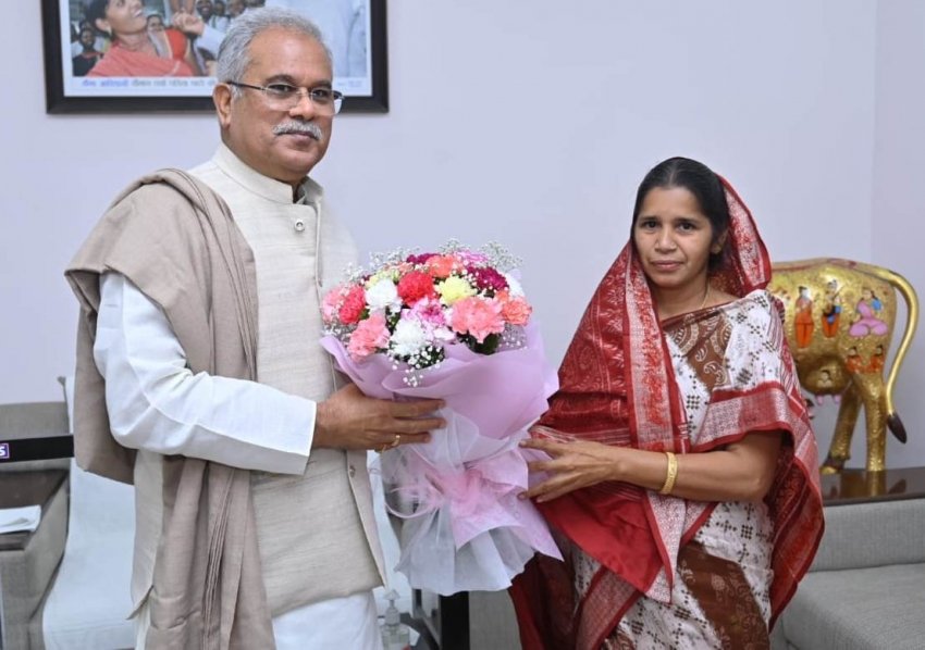 मुख्यमंत्री बघेल को हॉकी विश्व कप के उद्घाटन समारोह में शामिल होने का मिला न्यौता ओडिशा सरकार की प्रतिनिधि और मंत्री श्रीमती रीता साहू ने किया आमंत्रित