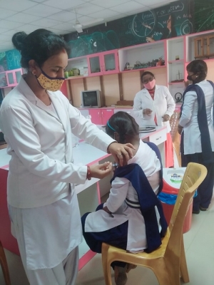 15 -18 वर्ष के बच्चों को दी जा रही वैक्सीन की पहली डोज