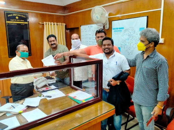 दिल्ली में चर्च तोड़ने को लेकर छत्तीसगढ़ कांग्रेस पार्टी के अलपसंख्यक एवं मसीही समाज के सदस्यों के साथ बस्तर कमिश्नर को दिया ज्ञापन !