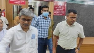 कलेक्टर चंदन कुमार ने किया महारानी अस्पताल का निरीक्षण* *मरीजों की बेहतर सुविधा के लिए मानव संसाधन बढ़ाने और सूचना व्यवस्था विकसित करने पर दिया जोर*