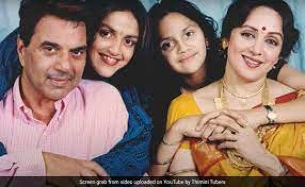 बेहद खूबसूरत हैं हेमा मालिनी और धर्मेंद्र की 10 तस्वीरें, शोले के सेट से है चौथी तस्वीर, फैंस कहेंगे- जोड़ी हिट है और हमेशा रहेगी