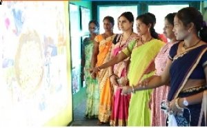 विकास प्रदर्शनी में छत्तीसगढ़ सरकार की योजनाओं को ग्रामीणों ने सराहा