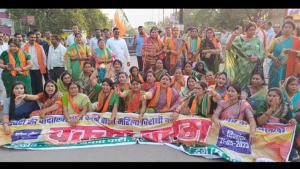 भाजपा महिला मोर्चा का चक्का जाम आंदोलन: दुर्ग 
