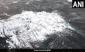 राजस्थान के माउंट आबू में कड़ाके की ठंड, गाड़ियों के शीशे पर जमी बर्फ की परत