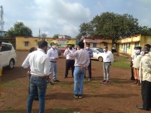 जलप्रभावित क्षेत्रों का निरीक्षण करने पहुंचे प्रभारी सचिव, गोधन न्याय योजना की प्रगति की ली जानकारी
