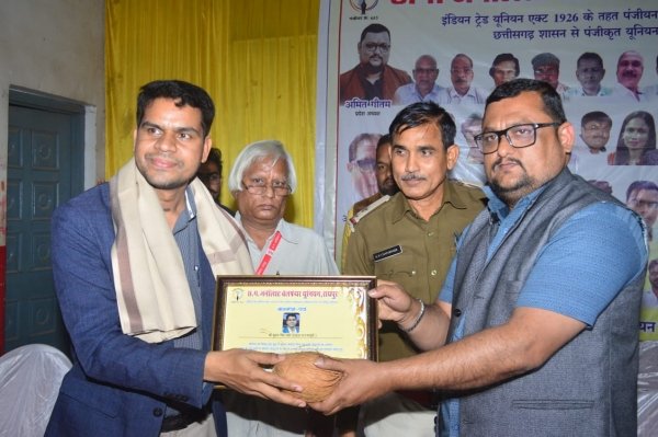 पत्रकारों की समाज मे अहम भूमिका--गौतम  मस्तूरी में पत्रकार एवं कोरोना  वारियर्स सम्मान समारोह सम्पन्न