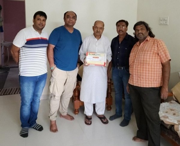 नव दृष्टि फाउंडेशन के लोगो को देहदान के बारे में जागृत करता देख माणक चंद जी जैन (धारीवाल) ने भी अपने देह दान की घोषणा की