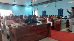 मितानिन, आंगनबाड़ी कार्यकर्ता और सी.आर.पी. को प्रशिक्षण