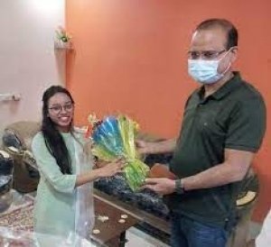 कलेक्टर ने पीएससी में प्रथम स्थान पर चयनित आस्था बोरकर को उनके घर जाकर इस गौरवपूर्ण उपलब्धि के लिए हार्दिक बधाई एवं शुभकामनाएं दी...