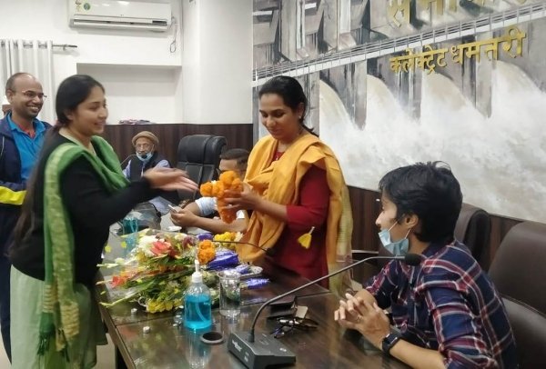आई.ए.एस.अधिकारी सी.ई.ओ. जिला पंचायत श्रीमती नम्रता गांधी को दी गई भावभीनी विदाई गौरेला-पेंड्रा-मरवाही की कलेक्टर के रूप में हुई है पदस्थापना