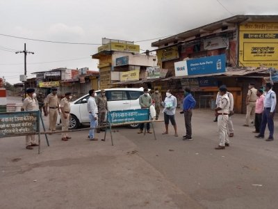 एसपी ने लिया नवागढ़ में लॉकडाउन का जायजा, कहा- सब घरों में ही रहे
