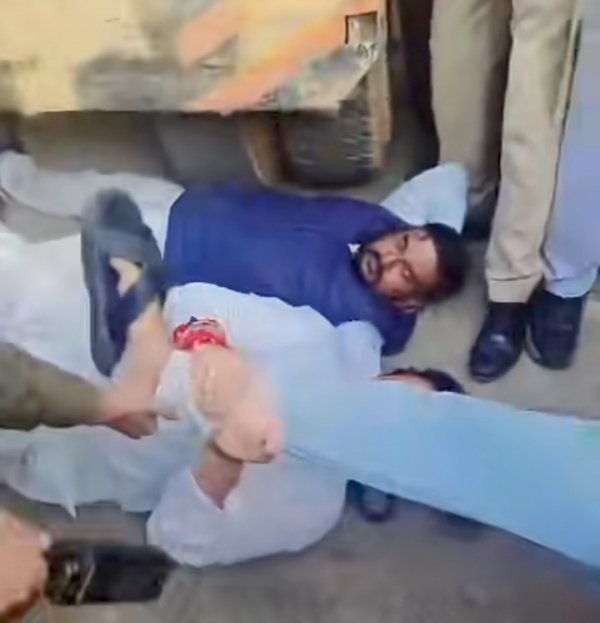 रायपुर में &lsquo;यूथ हब&rsquo; पर बुलडोजर: प्रशासनिक कार्रवाई के खिलाफ कांग्रेस का रातभर धरना, पूर्व सीएम बघेल ने सरकार पर साधा निशाना