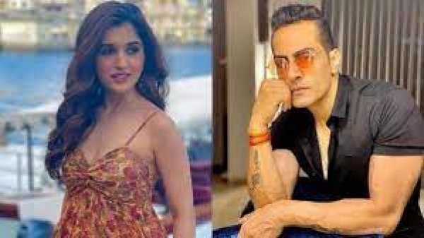 &#039;ससुर जी&#039; के साथ रोमांटिक डांस करती दिखीं &#039;बहू किंजल&#039;, वीडियो देख लोग बोले- कुछ तो शर्म करो