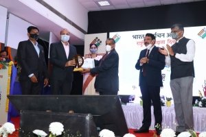 निर्वाचन कार्यों के संपादन में उत्कृष्ट कार्य करने के लिए सर्वश्रेष्ठ जिला के रूप में दुर्ग जिला पुरस्कृत