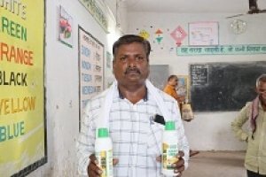 नैनो यूरिया से आसान हुई खेती, किसान गुलाबचंद राठौर को मिल रहे बेहतर परिणाम,  आधुनिक कृषि तकनीक अपनाकर कम लागत में बढ़ा रहे उत्पादन, अन्य किसानों के लिए बने प्रेरणा स्रोत