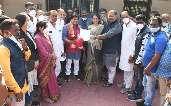 नगरीय प्रशासन मंत्री डॉ. शिव कुमार डहरिया से जनप्रतिनिधियों एवं आमजनों से की भेंट