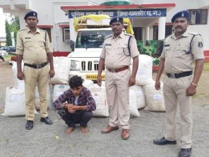 धमतरी पुलिस द्वारा अब तक की सबसे बड़ी कार्यवाही, 305 किलो गांजा परिवहन करते  तस्कर गिरफ्तार