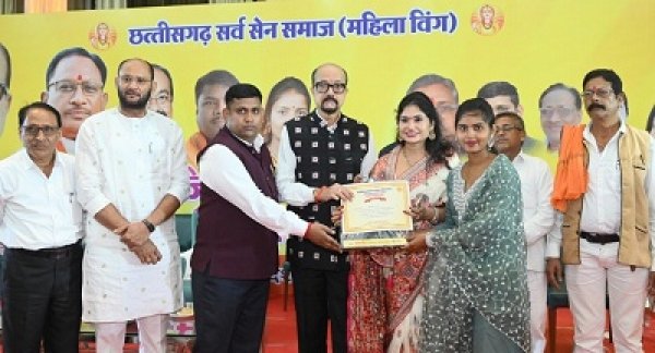प्रतिभाओं का सम्मान समाज के अन्य लोगों को आगे बढ़ने की देता है प्रेरणा - श्री डेका
