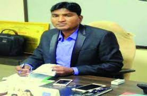 अपर कलेक्टर पहुंचे नेवई आंगनबाड़ी तो गायब मिली कार्यकर्ता ,  गंदगी देख भड़के निगम आयुक्त सर्वे