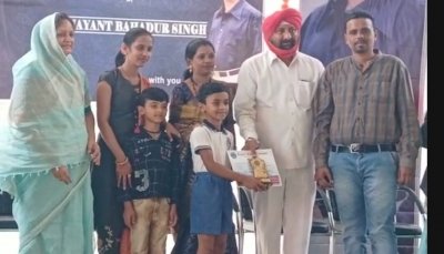 दक्ष चौबे को मिला बेस्ट स्टूडेंट का पुरस्कार , रॉयल किड्स में फाउंडर्स डे का हुआ आयोजन
