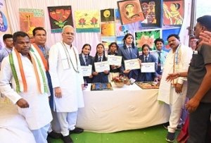 प्रतिभावान छात्रों का सीएम बघेल ने किया सम्मान 