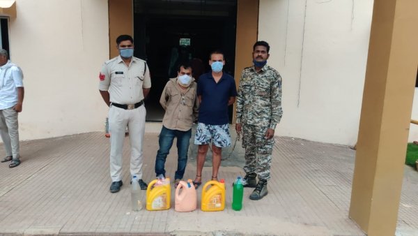 शहर मे अवैध रूप से शराब बिक्री करने वाले के खिलाफ कोतवाली पुलिस ने  की आबकारी एक्ट के तहत कार्यवाही