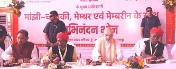 केन्द्रीय गृहमंत्री श्री अमित शाह मांझी-चालकी के साथ अभिनन्दन भोज में हुए शामिल