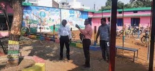 कलेक्टर  एल्मा ने स्वामी आत्मानंद उत्कृष्ट अंग्रेजी माध्यम स्कूल बठेना और जिला अस्पताल का किया औचक निरीक्षण