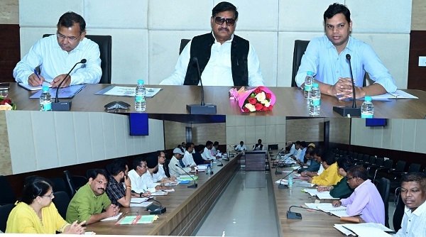 आगामी खरीफ सीजन में धान खरीदी की पुख्ता व्यवस्था सुनिश्चित की जाए: मंत्री श्री दयाल दास बघेल