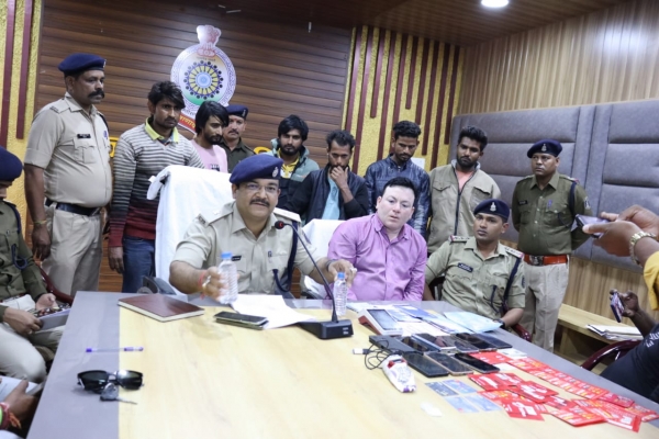 युवक को पैसे उगाही के लिए ब्लैकमेल कर आत्महत्या हेतु उकसाने वाले गिरोह  के 6 सदस्य  गिरफ्तार