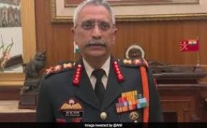 लद्दाख पहुंचे आर्मी चीफ जनरल नरवणे, चीन से तनातनी के बीच सेना की तैयारियों का लेंगे जायजा