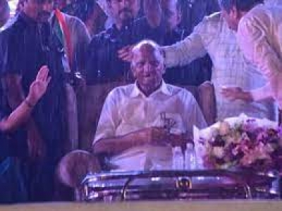 शरद पवार ने बारिश में भीगते हुए दिया भाषण, ताजा हुईं साल 2019 की यादें